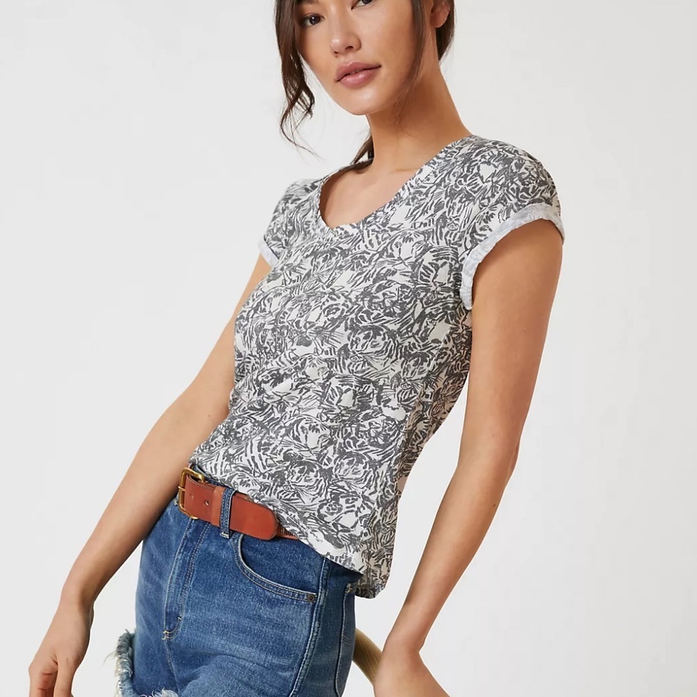 Pilcro Scoop Neck Tee Women's Short Sleeve Top Black Floral Sz Medium Casual